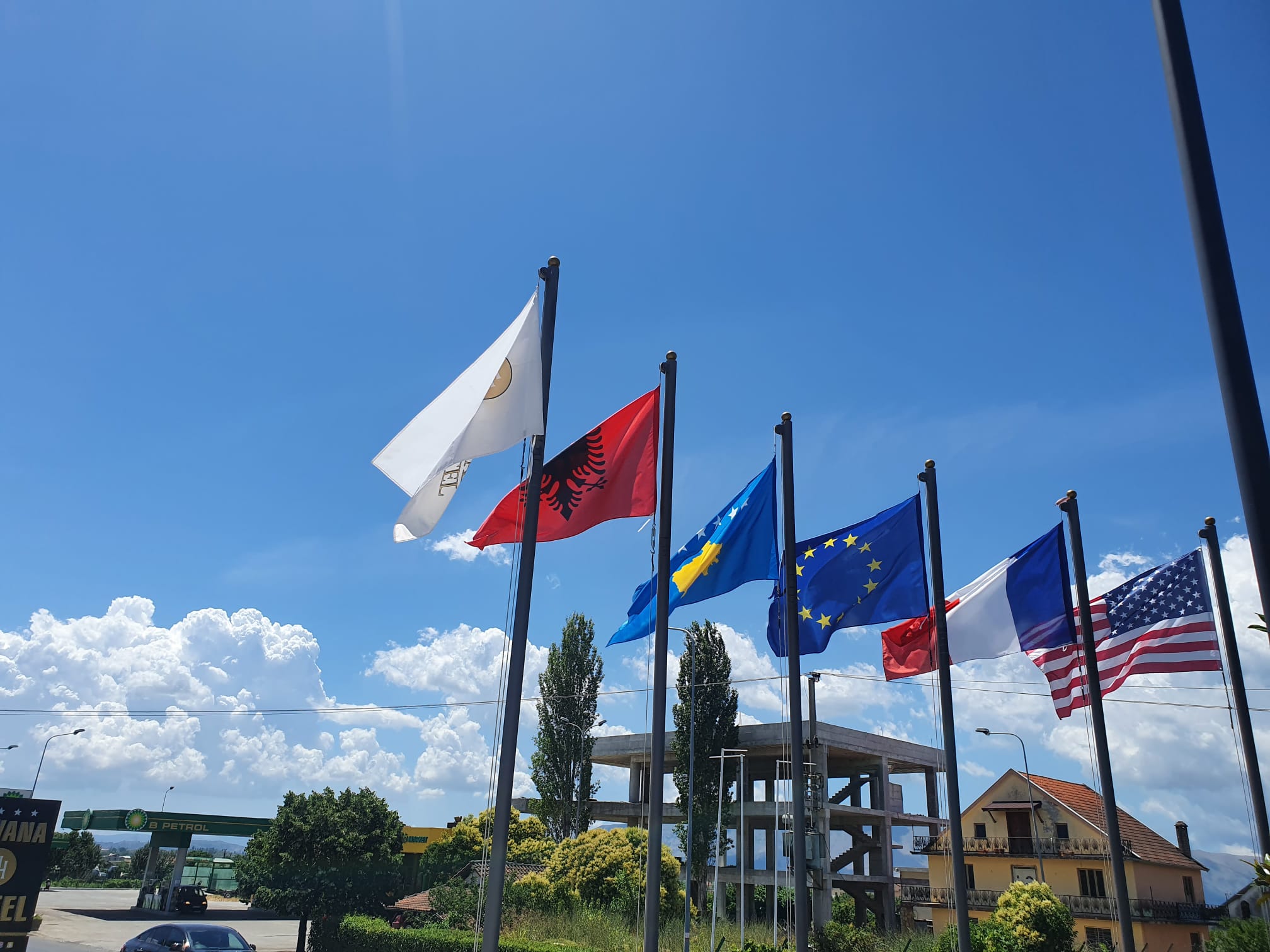 Bandiere nel mondo (Albania)
